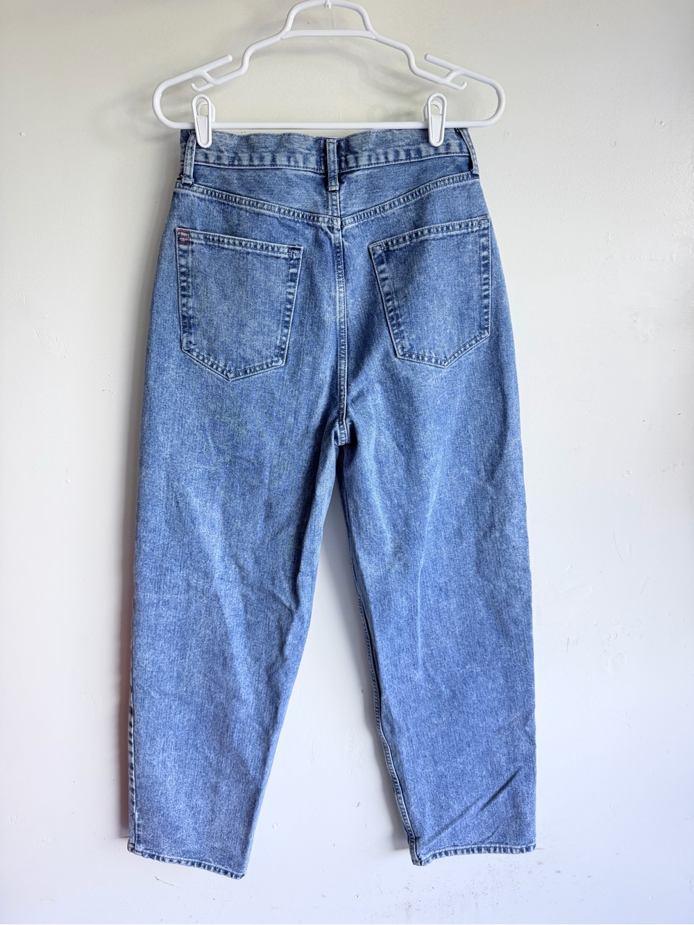 BDG High-Rise Mom Jeans in Medium Blue Wash - Picture 2 of 4